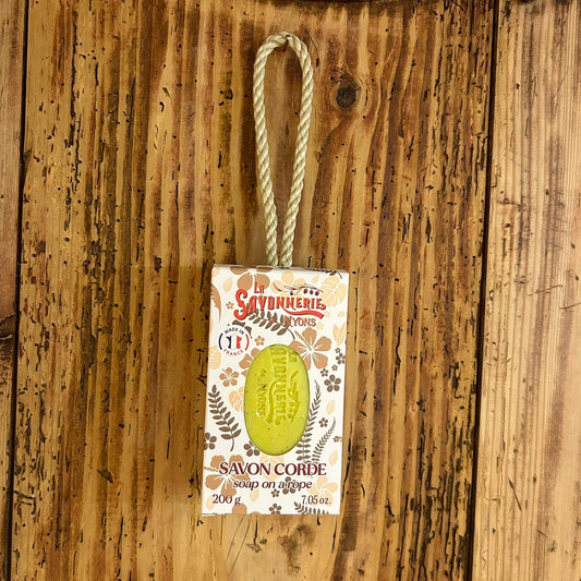 Savon exfoliant sur corde "Feuilles de Verveine"